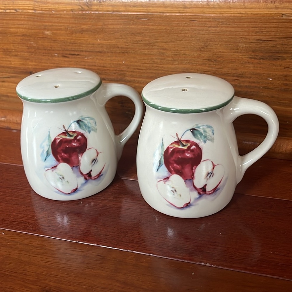 Vintage Papel Giftware Ceramic Apple Salt & Pepper Shakers With Handles